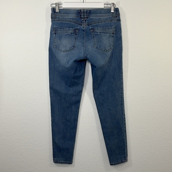 Democracy "Ab"solution Light Wash size 6 Women’s Denim - Picture 4 of 10